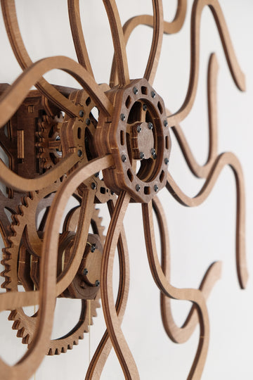 Kinetische Wandkunst-Skulptur im geometrischen Design