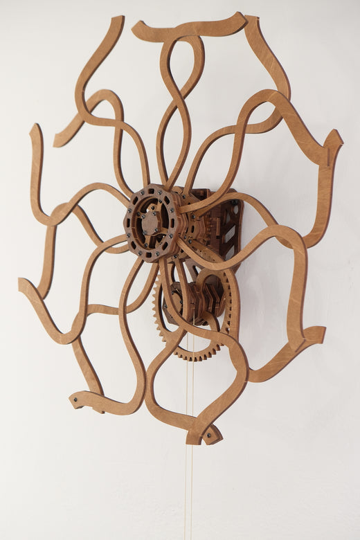 Kinetische Wandkunst-Skulptur im geometrischen Design