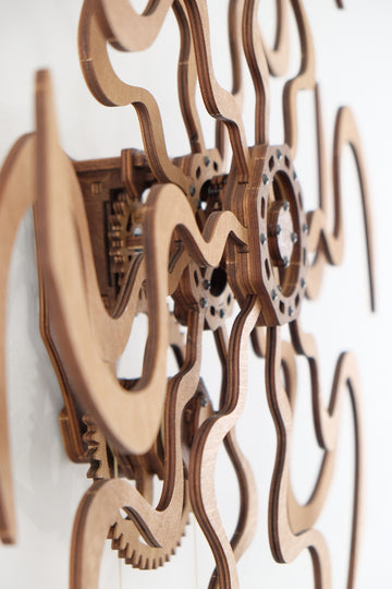 Kinetische Wandkunst-Skulptur im geometrischen Design