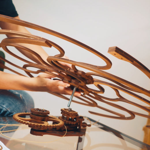 Kinetische Wandkunst-Skulptur im geometrischen Design