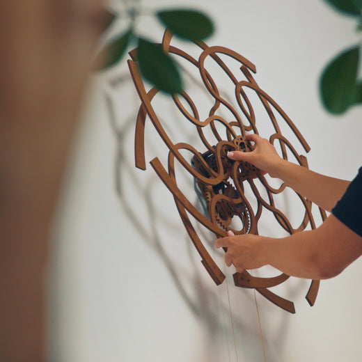 Kinetische Wandkunst-Skulptur im geometrischen Design