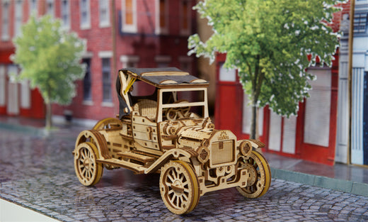 Retro-Auto UGR-T Vintage-Modellwagen