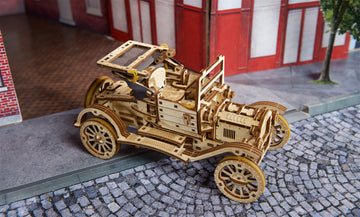 Retro-Auto UGR-T Vintage-Modellwagen