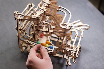 MURMEL-KETTENBAHN Mechanische Murmelstrecke