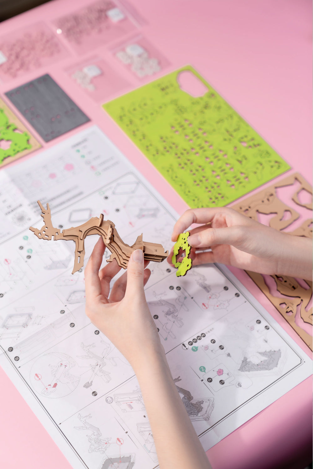 Robotime – Kirschblüten-Bonsai | 3D Holzpuzzle