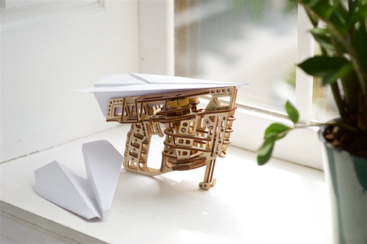FLUGZEUGSTARTER Gummiband-Launcher