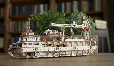 FORSCHUNGSSCHIFF Expeditionskreuzer
