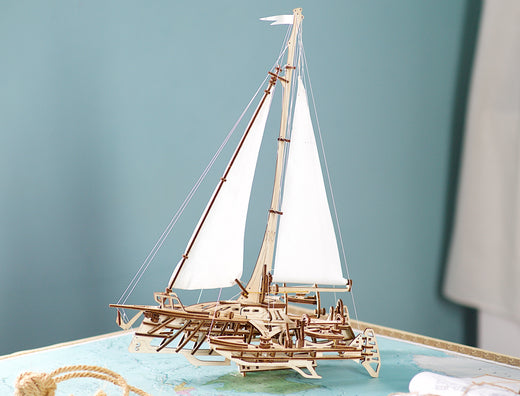 TRIMARAN MERIHOBUS Segelboot