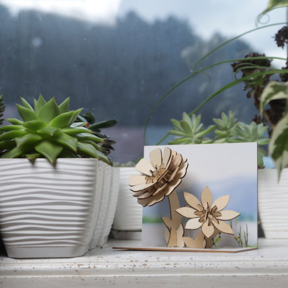 Postkarte “Lovely flower” - Lama Welt