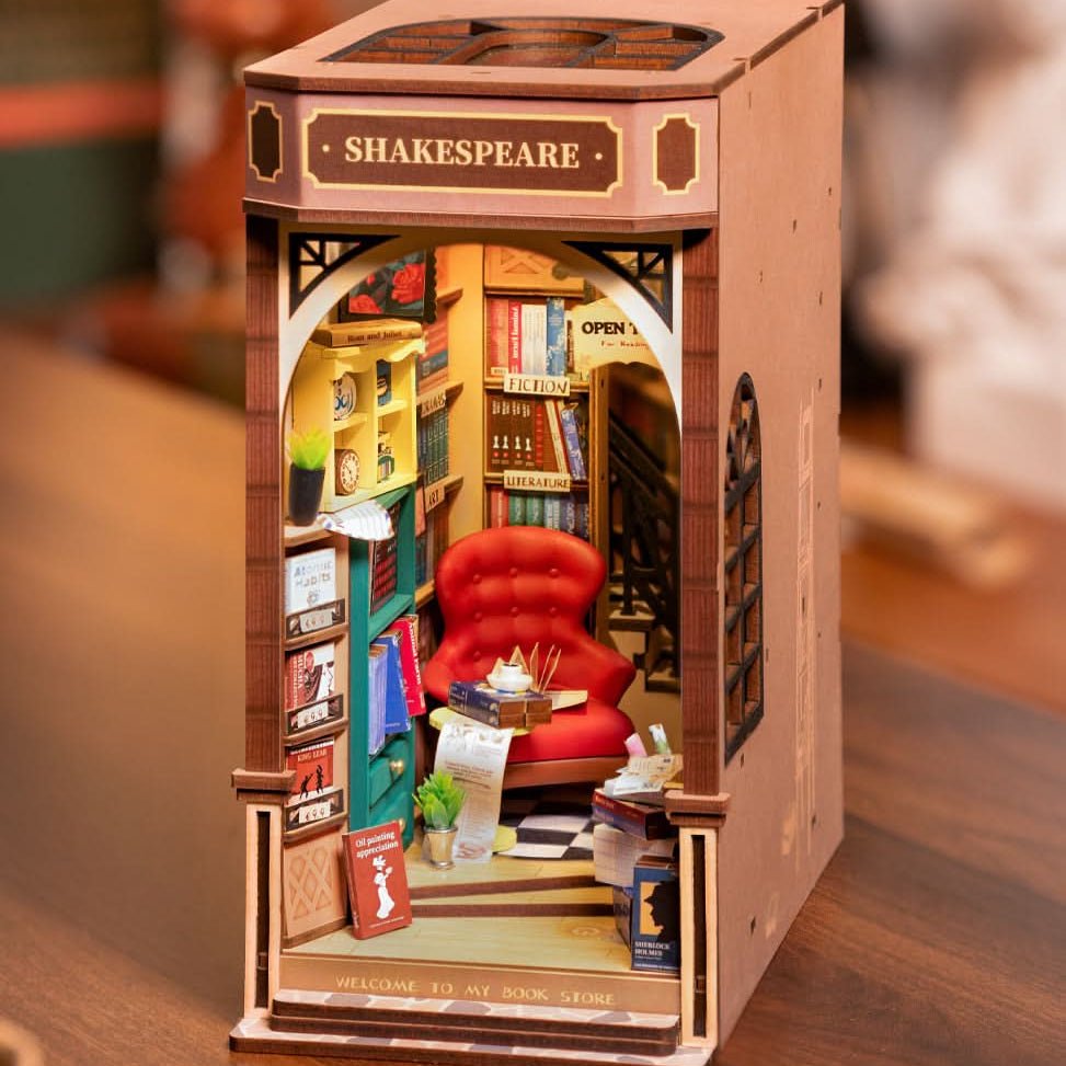 Robotime l Buchladen | Book Nook - Lama Welt