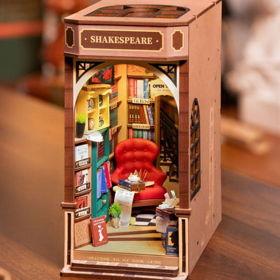 Robotime l Buchladen | Book Nook - Lama Welt