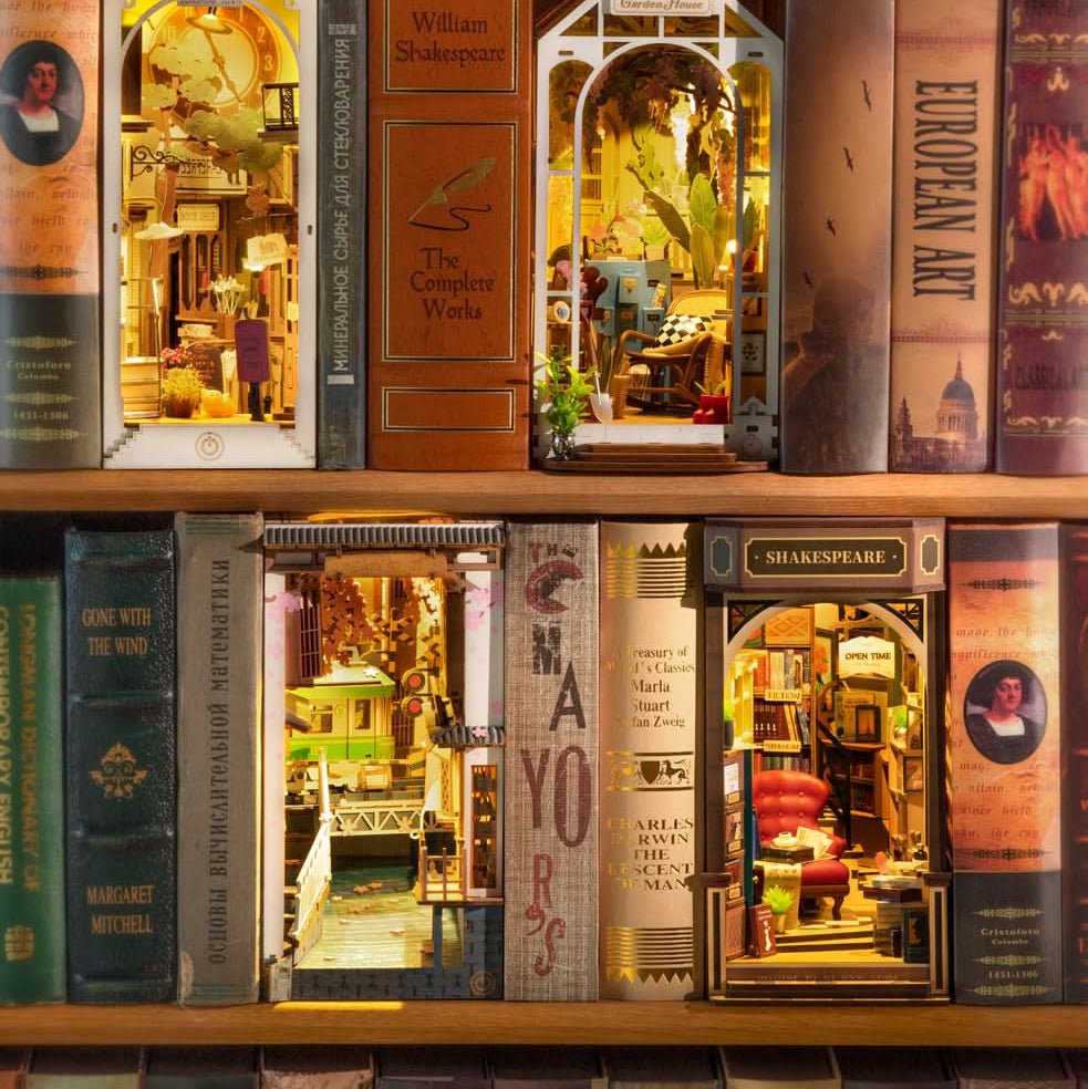 Robotime l Buchladen | Book Nook - Lama Welt