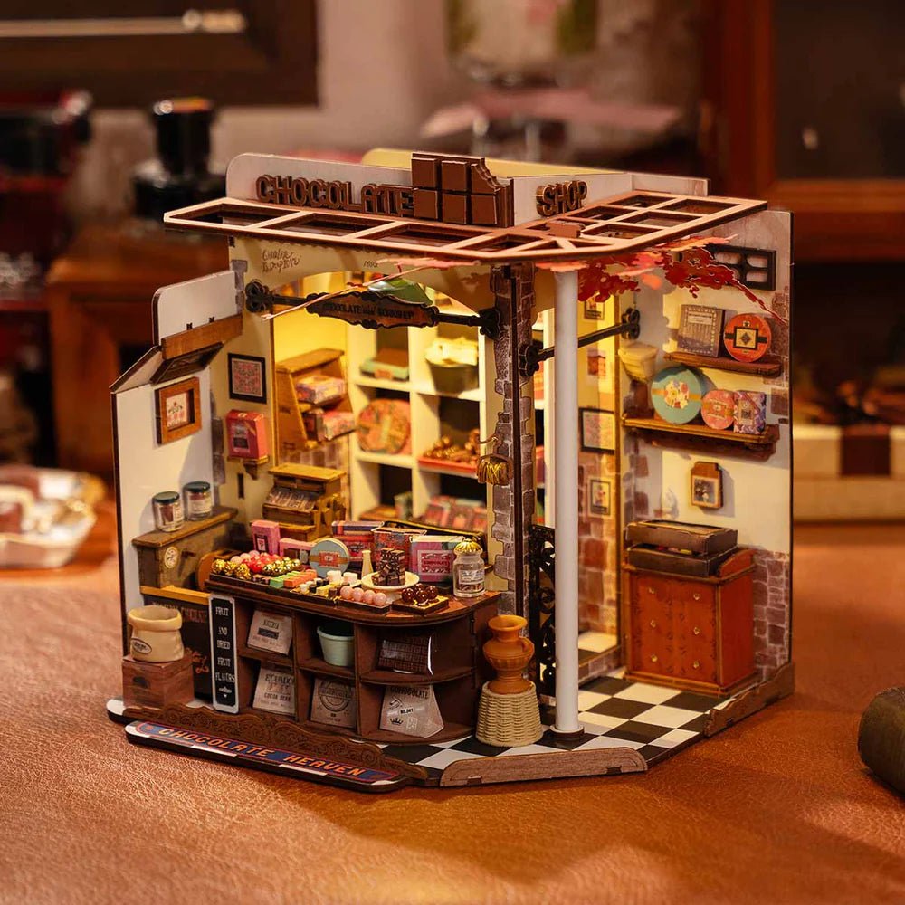 Robotime l Chocolaterie „Henry's Chocolate“ | 3D Miniaturhaus - Lama Welt