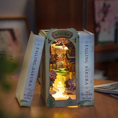 Robotime l Fallende Kirschblüten | Book Nook - Lama Welt