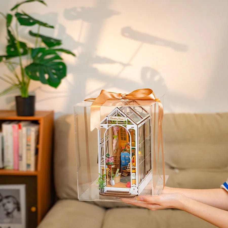 Robotime l Gartenhaus | Book Nook - Lama Welt