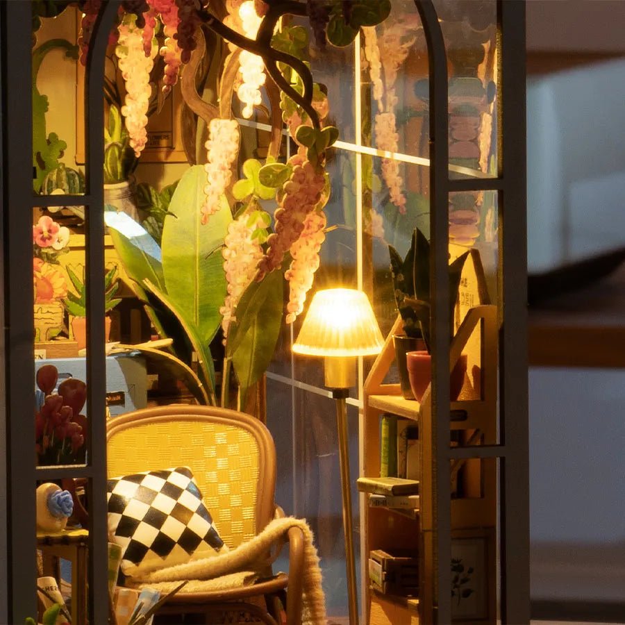 Robotime l Gartenhaus | Book Nook - Lama Welt