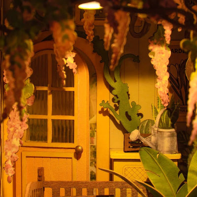 Robotime l Gartenhaus | Book Nook - Lama Welt