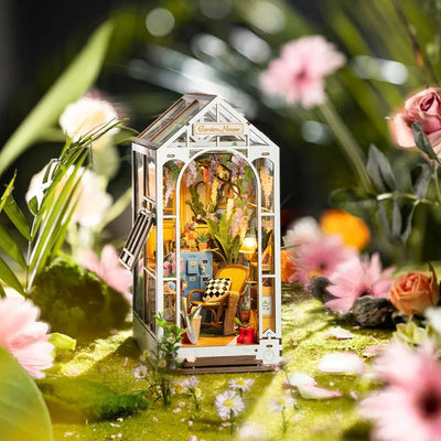 Robotime l Gartenhaus | Book Nook - Lama Welt