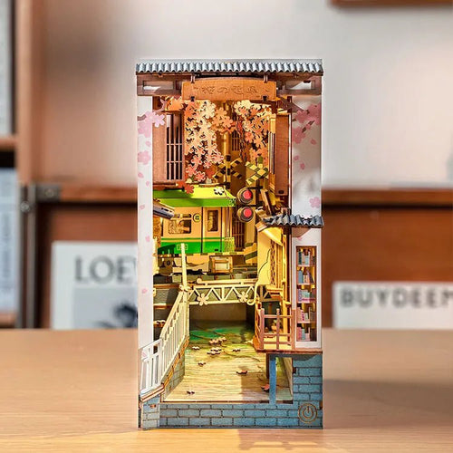 Robotime l Sakura Densya | Book Nook - Lama Welt