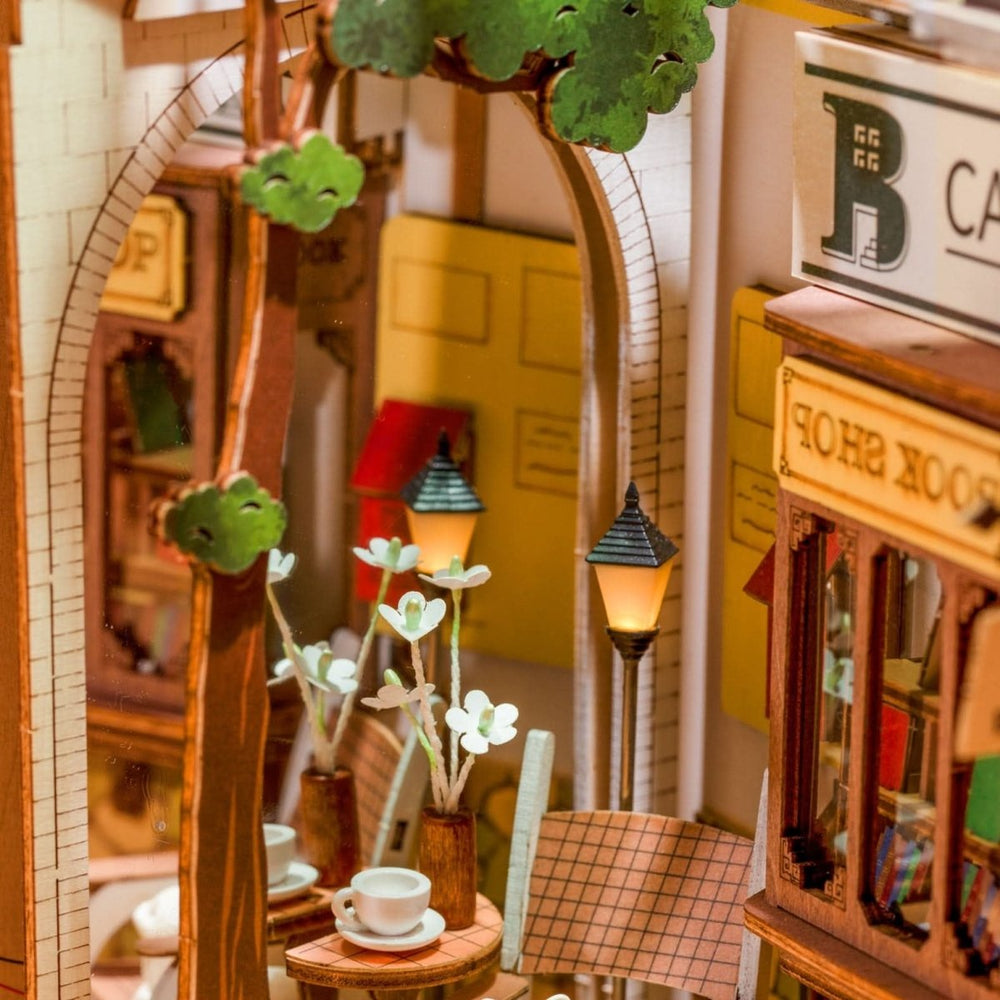 Robotime l Sonnenstadt | Book Nook - Lama Welt