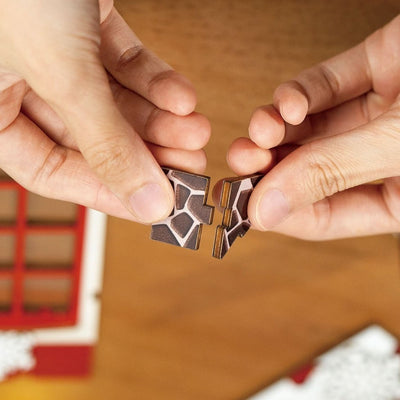 Robotime l Weihnachtshaus „Weihnachtsruhe“ l Book Nook - Lama Welt