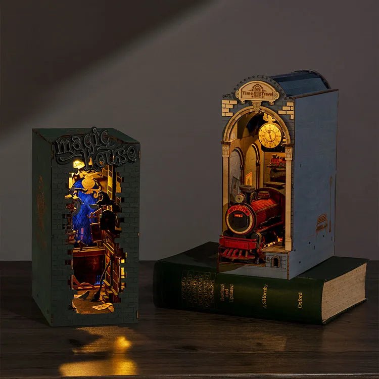 Robotime l Zeitreise | Book Nook - Lama Welt