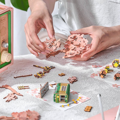 Robotime | Mechanische Musikbox „Sakura Dreamy Tour“ | 3D Holzpuzzle - Lama Welt
