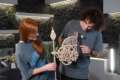 Ugears – Aero Uhr "Wanduhr Mit Pendel" Pendeluhr | 3D Holzpuzzle - Lama Welt