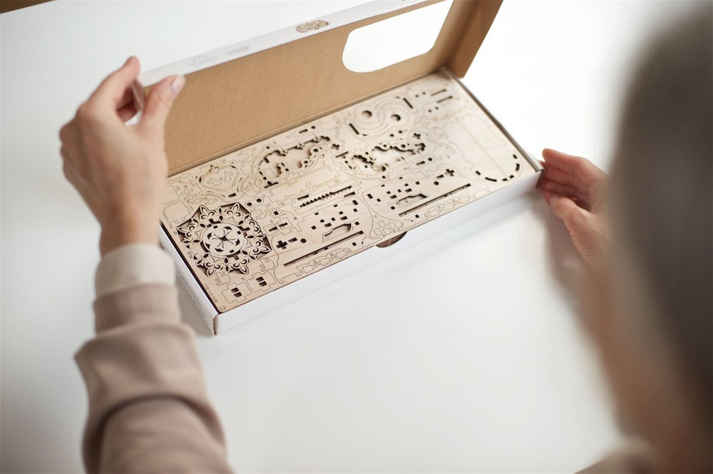 Ugears – Antike Schatzkiste Schatulle | 3D Holzpuzzle - Lama Welt