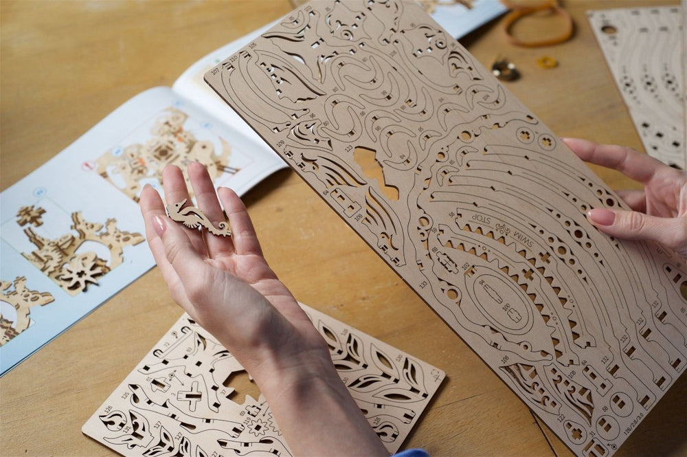 Ugears – Aquarium Wasserterrarium Fischbecken | 3D Holzpuzzle - Lama Welt