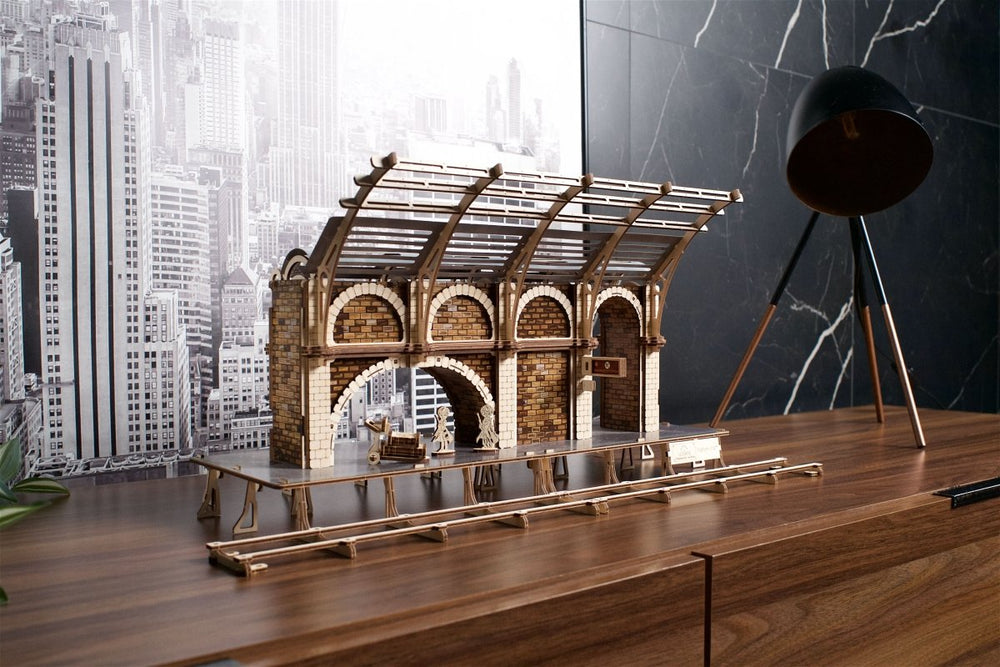 Ugears – Bahnsteig 9 ¾™ Hogwarts - Bahnhof | 3D Holzpuzzle - Lama Welt