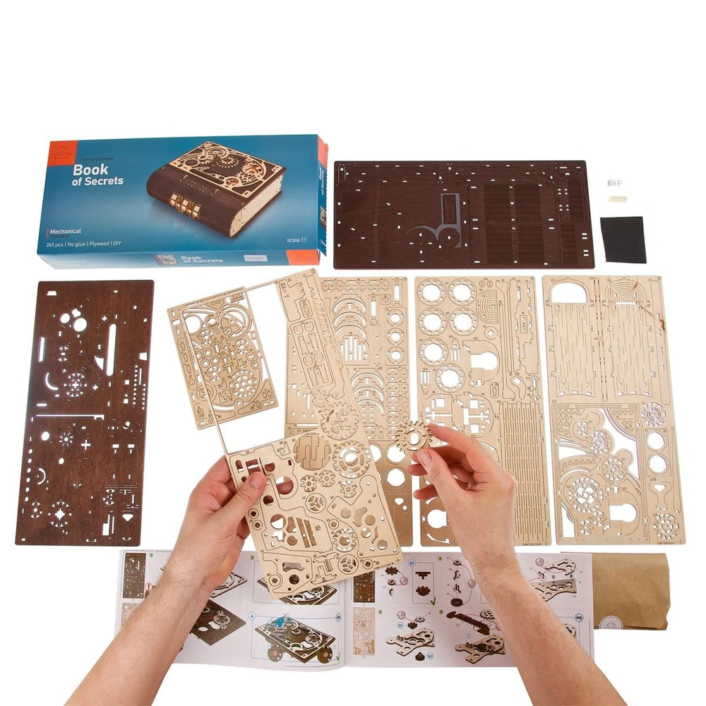 Ugears – Buch Der Geheimnisse Zauberbuch | 3D Holzpuzzle - Lama Welt