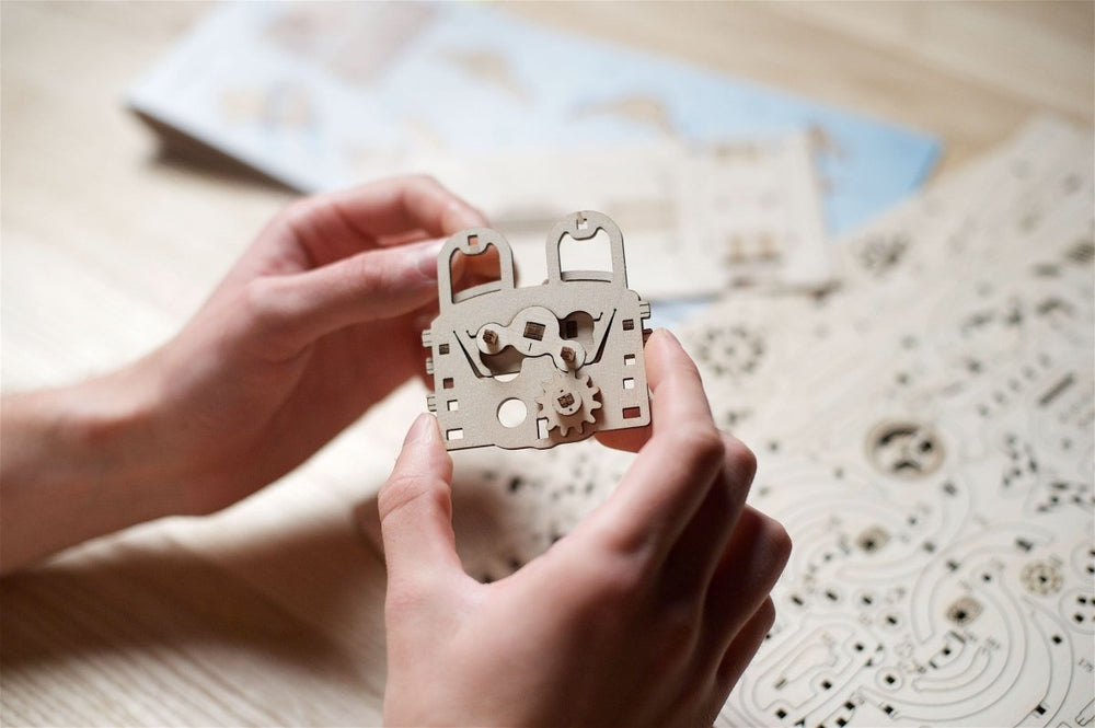 Ugears – Cobra Drift Rennwagen Sportcabrio | 3D Holzpuzzle - Lama Welt