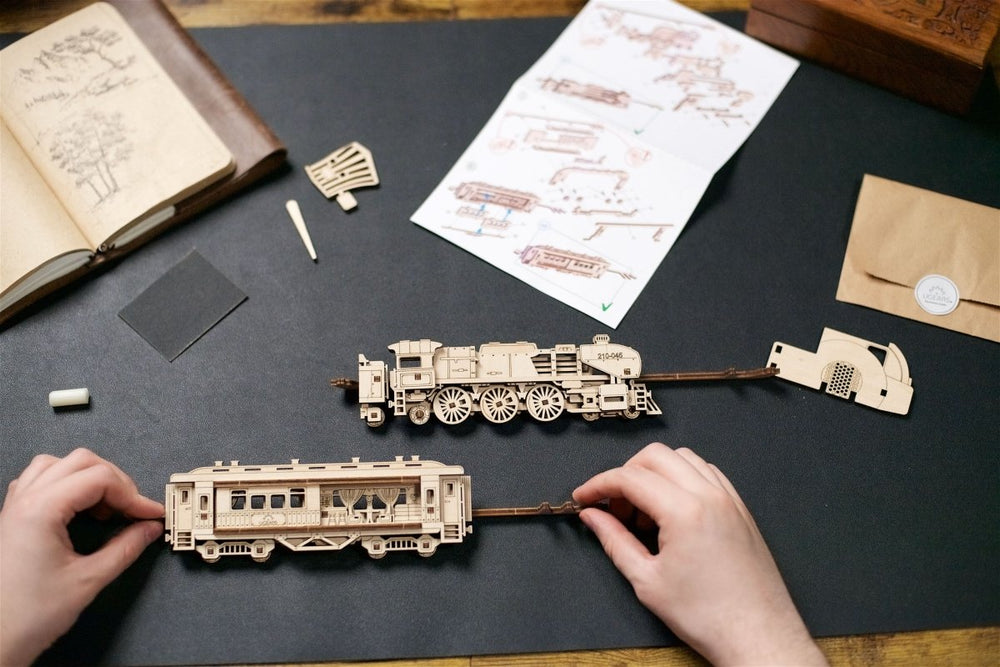 Ugears – Dampf - Express 2,5D - Puzzle Zugmodell | 3D Holzpuzzle - Lama Welt