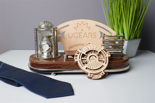 Ugears – Datums - Navigator Mechanischer Kalender | 3D Holzpuzzle - Lama Welt
