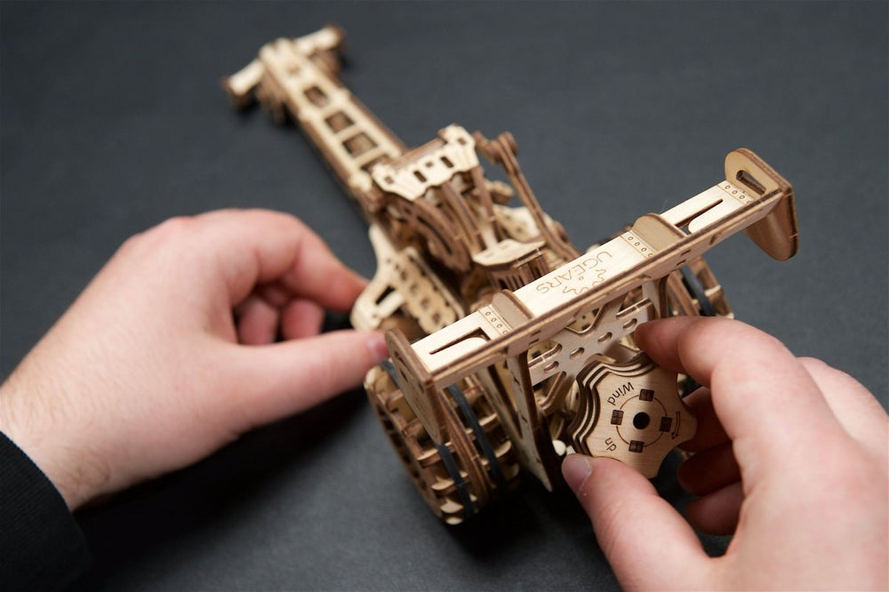 Ugears – Dragster Highspeed - Rennwagen | 3D Holzpuzzle - Lama Welt