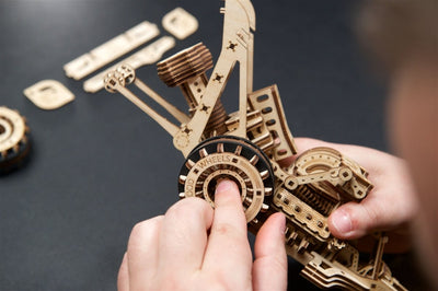 Ugears – Dragster Highspeed - Rennwagen | 3D Holzpuzzle - Lama Welt