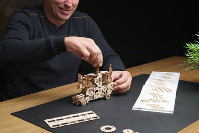 Ugears – Fahrende Ritter™ Mystischer Dreideckerbus | 3D Holzpuzzle - Lama Welt