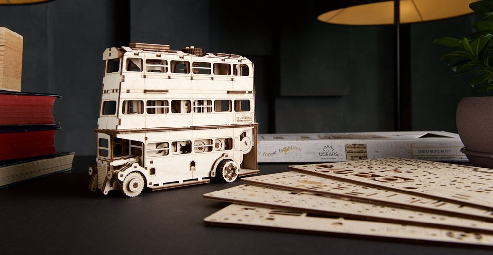 Ugears – Fahrende Ritter™ Mystischer Dreideckerbus | 3D Holzpuzzle - Lama Welt