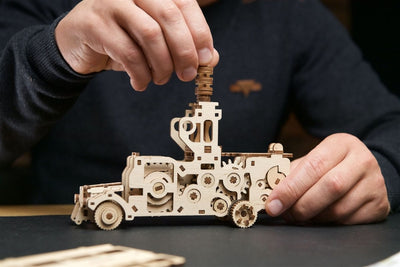 Ugears – Fahrende Ritter™ Mystischer Dreideckerbus | 3D Holzpuzzle - Lama Welt
