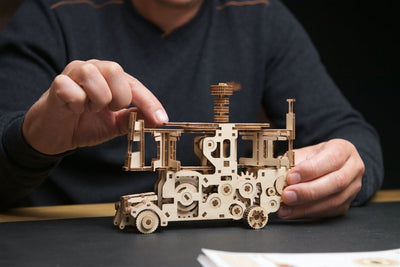 Ugears – Fahrende Ritter™ Mystischer Dreideckerbus | 3D Holzpuzzle - Lama Welt