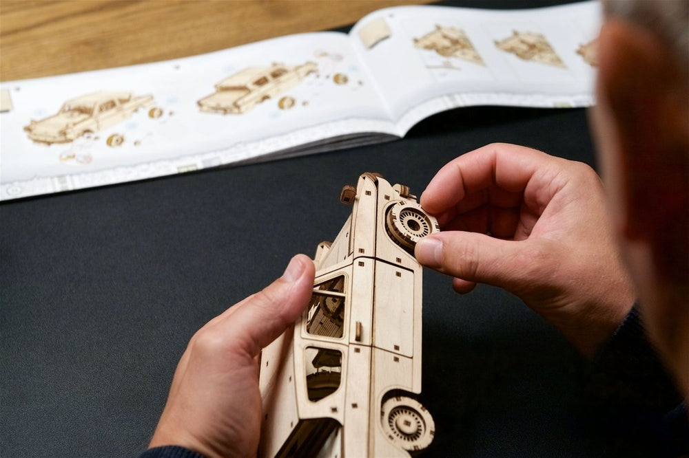Ugears – Fliegender Ford Anglia™ | Harry Potter Flugauto | 3D Holzpuzzle - Lama Welt