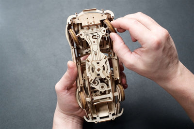 Ugears – Flügeltüren - Sportcoupé Luxus - Sportwagen | 3D Holzpuzzle - Lama Welt