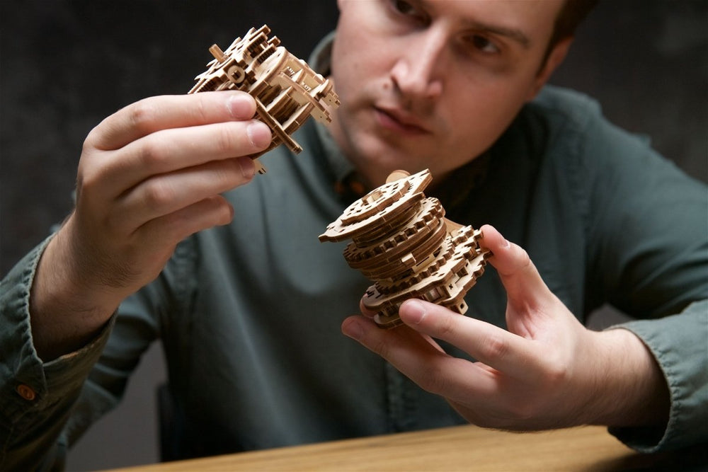Ugears – Flugzeug Verrückte Hornisse Vintage - Rennflugzeug | 3D Holzpuzzle - Lama Welt