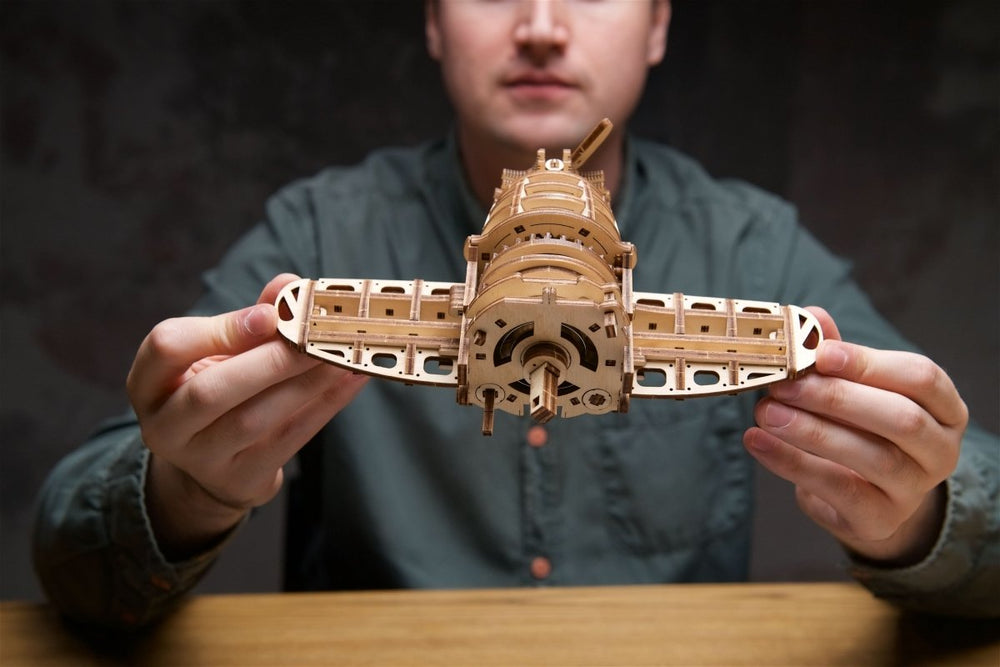 Ugears – Flugzeug Verrückte Hornisse Vintage - Rennflugzeug | 3D Holzpuzzle - Lama Welt