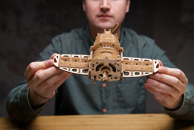 Ugears – Flugzeug Verrückte Hornisse Vintage - Rennflugzeug | 3D Holzpuzzle - Lama Welt
