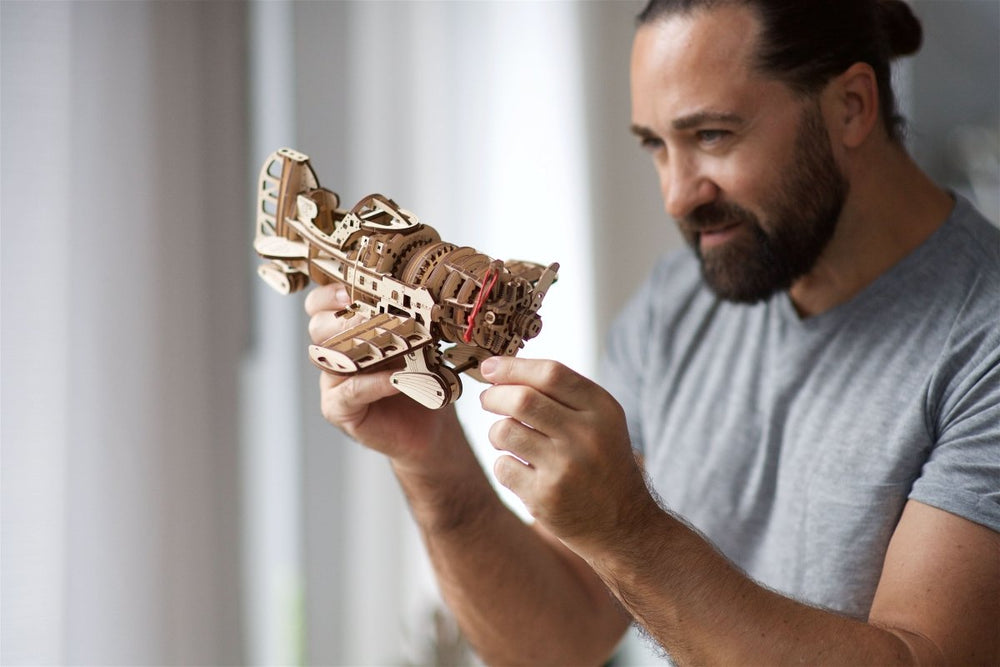 Ugears – Flugzeug Verrückte Hornisse Vintage - Rennflugzeug | 3D Holzpuzzle - Lama Welt