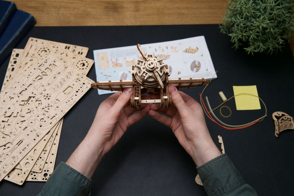 Ugears – Flugzeug Verrückte Hornisse Vintage - Rennflugzeug | 3D Holzpuzzle - Lama Welt