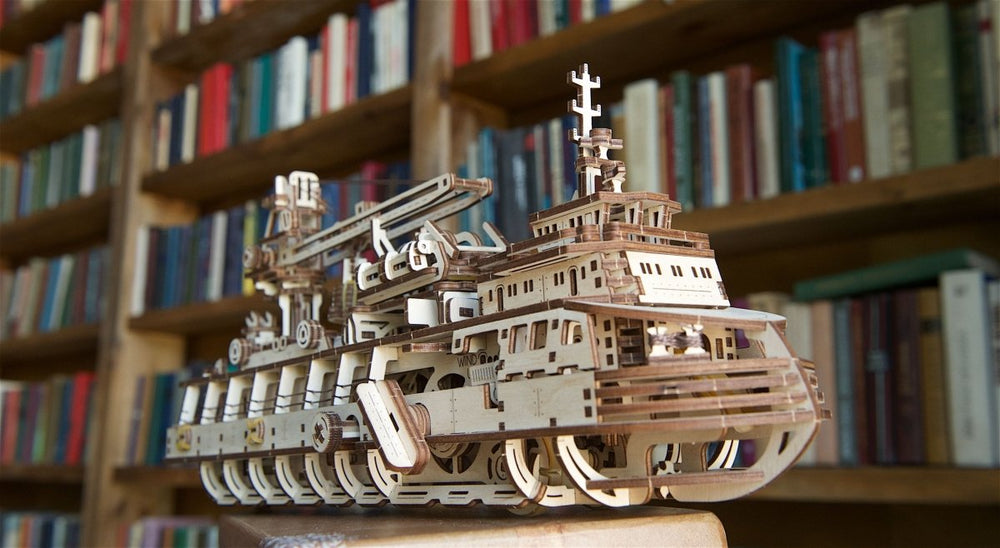 Ugears – Forschungsschiff Expeditionskreuzer | 3D Holzpuzzle - Lama Welt