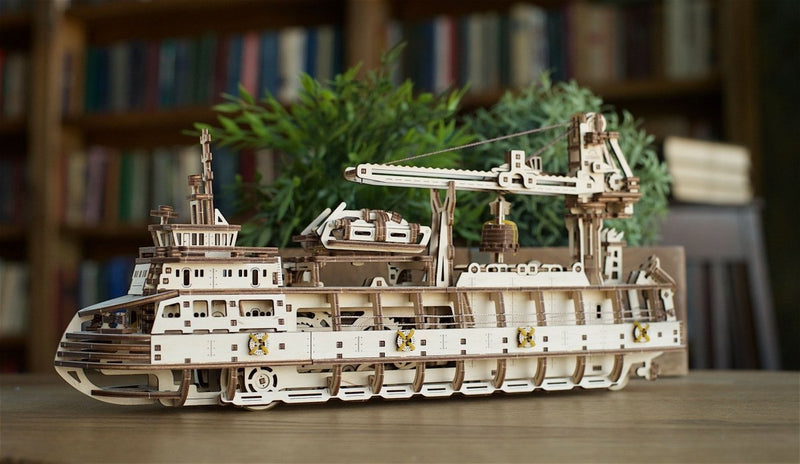 Ugears – Forschungsschiff Expeditionskreuzer | 3D Holzpuzzle - Lama Welt